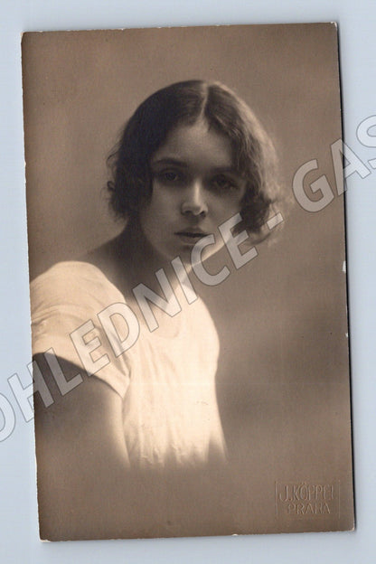 Pohlednice portrét ženy J Köppel Praha (M3537)