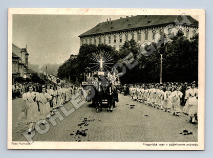 Pohlednice dožínkový průvod alegorické vozy 1944 (M35445)
