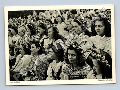 Pohlednice Účastnice v krojích 1944 (M35449)