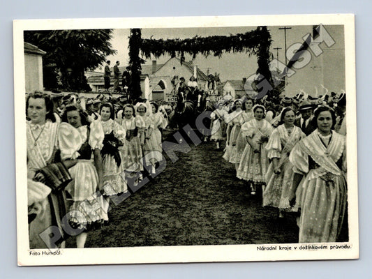 Pohlednice Národní kroje dožínkový průvod 1944 (M35451)