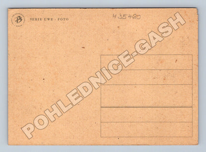 Stará fotografie chlapec stříhá papír (M35460)