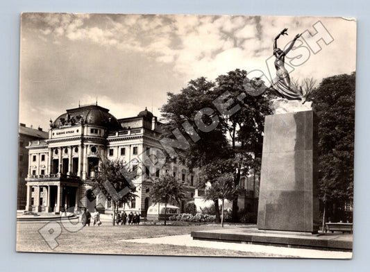 Pohlednice Slovensko Bratislava Národní divadlo pomník 1958 (M35565)