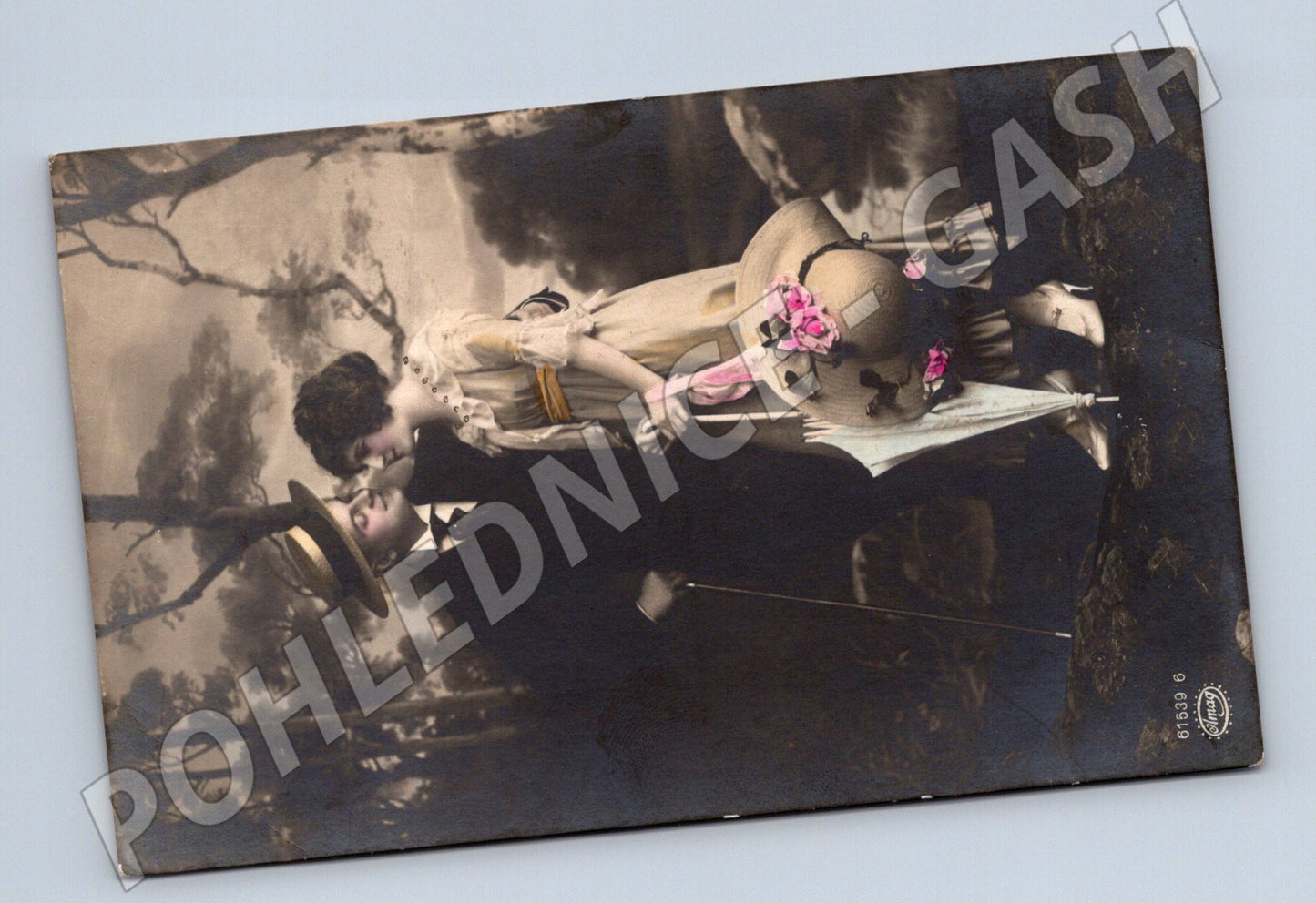 Pohlednice romantický pár historický oděv (M3568)