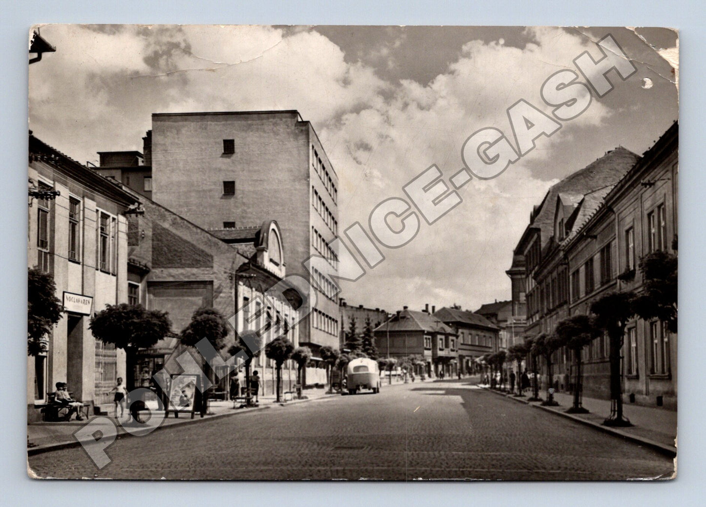 Pohlednice Slovensko Ružomberok ulice s budovami (M35717)
