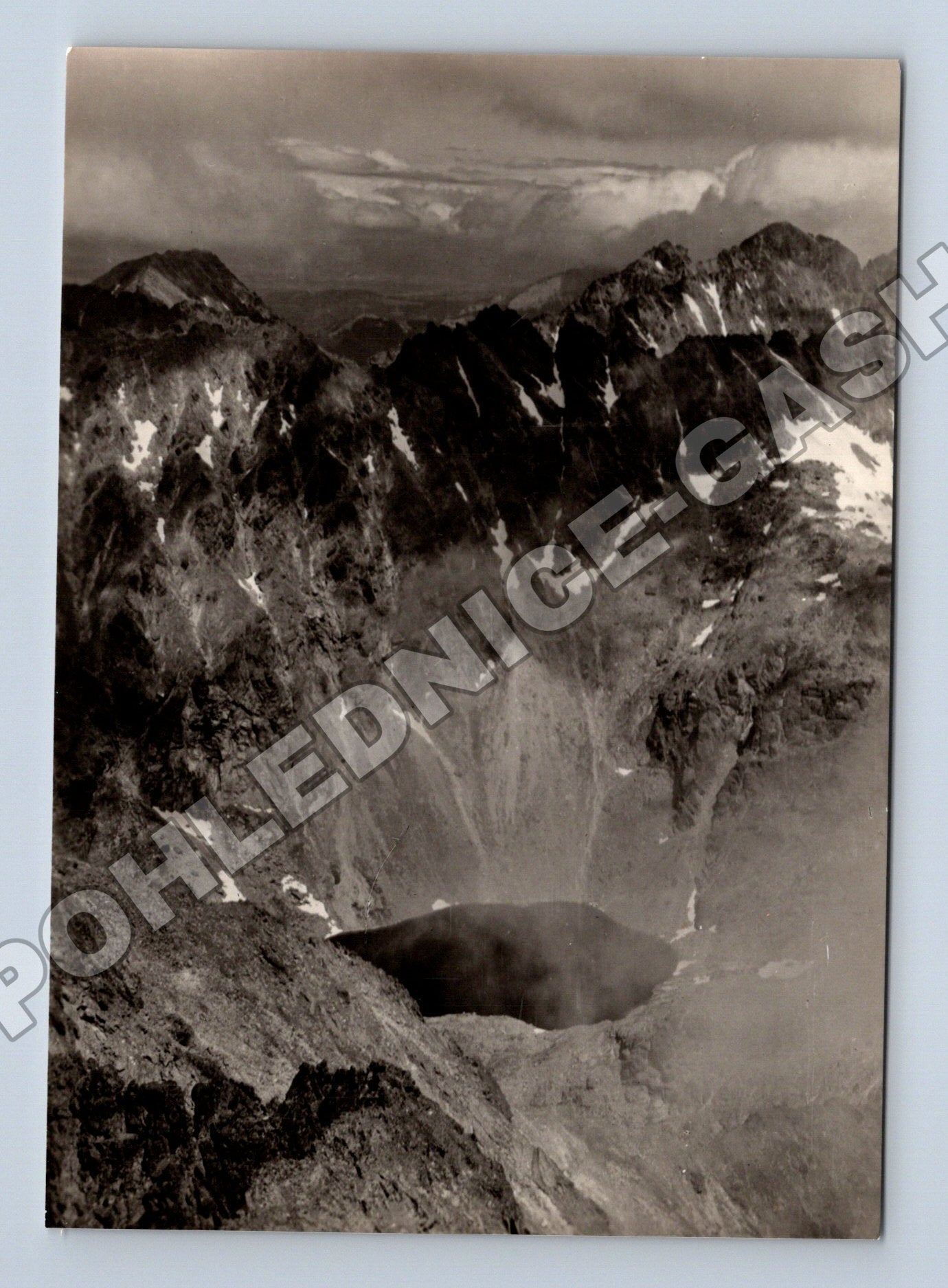 Pohlednice Slovensko Vysoké Tatry Kriváň a Terianske pleso (M35724)