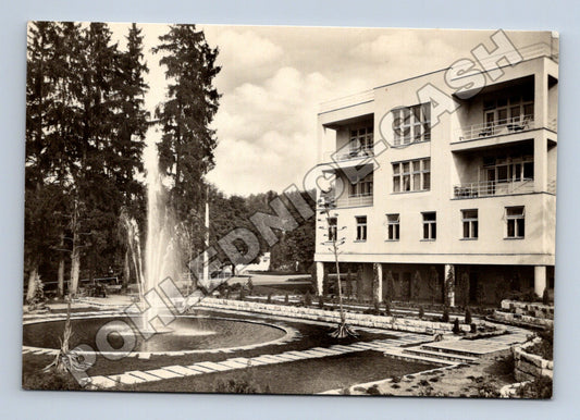 Pohlednice Slovensko Kúpele Sliač Liečebný dom s fontánou (M35741)