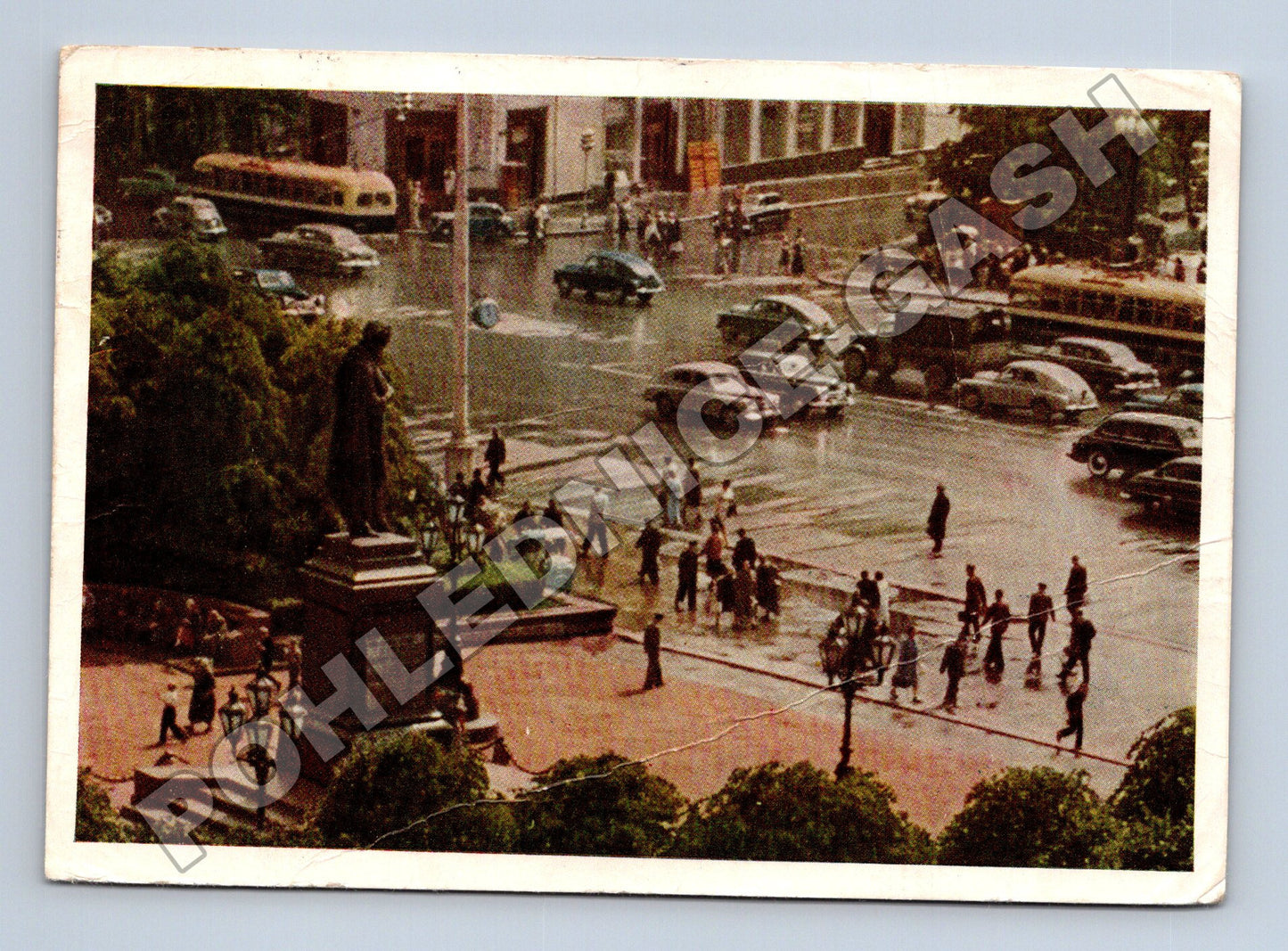 Pohlednice Žatec ulice s auty a sochou 1958 (M35848)