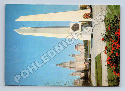 Pohlednice Rusko Moskva MGU památník 1976 (M35872)