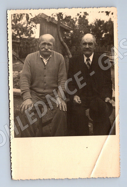 Pohlednice tři starší páni venkov čb (M3603)