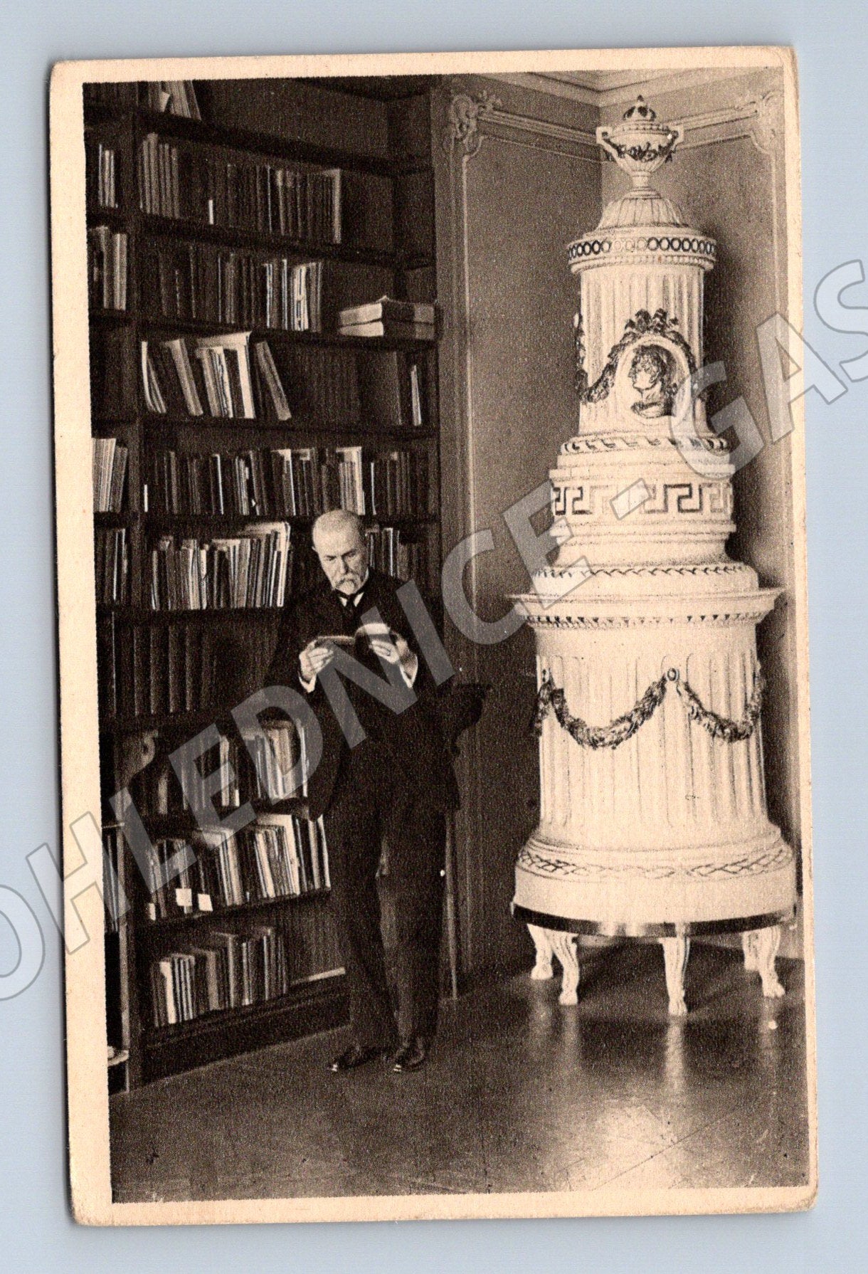 Pohlednice Masaryk v knihovně Lány 1922 (M3633)