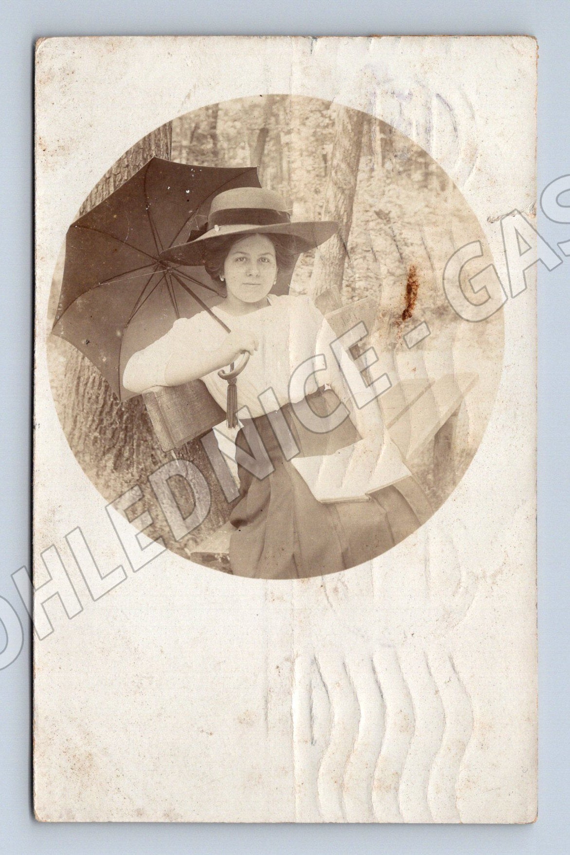 Pohlednice dáma se slunečníkem RU (M3666)