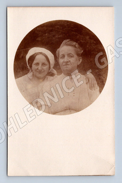 Pohlednice portrét dvou žen ateliér (M3675)