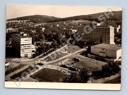 Pohlednice Gottwaldov Náměstí Práce hotel Moskva kino (M36971)