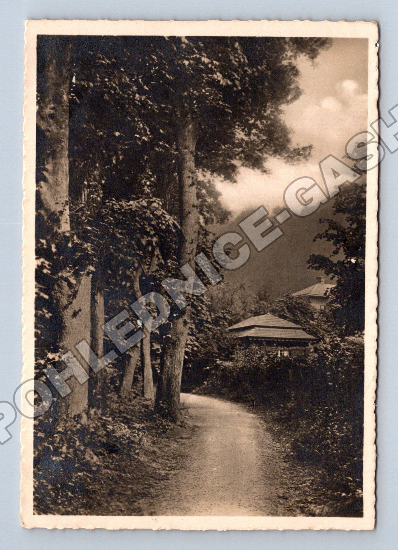 Pohlednice Hostivice venkovská krajina s domem (M36974)