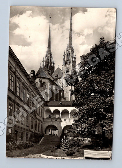Pohlednice Brno kostel a budova 1963 (M36980)