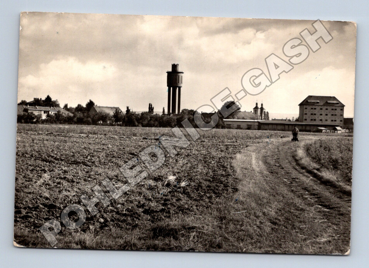 Pohlednice Chrast u Chrudimě vodojem pole 1941 (M36988)