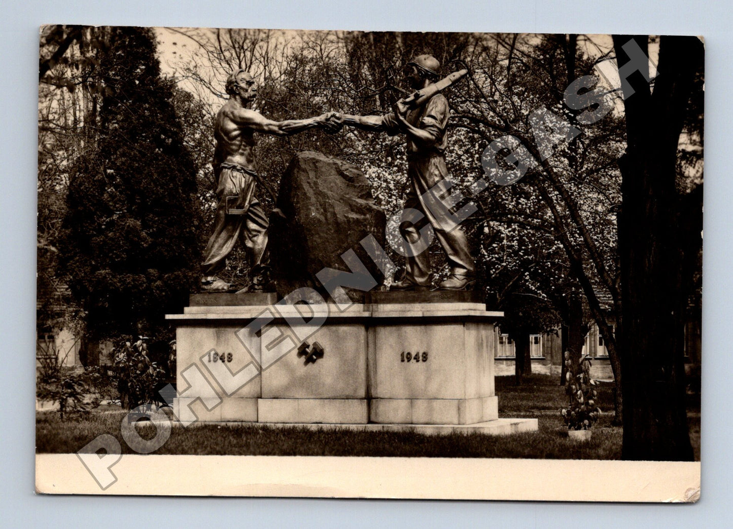 Pohlednice Kladno Váňův kámen sousoší havířů 1948 (M37004)