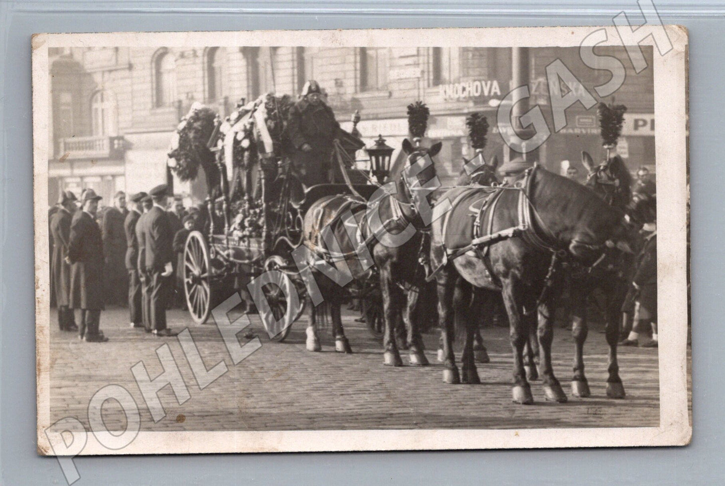 Pohlednice pohřební kočár průvod (M3710)