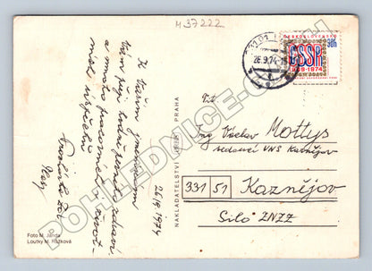 Pohlednice panenka zalévající květiny 1974 (M37222)