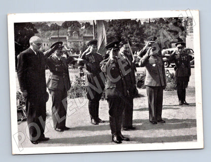 Pohlednice delegace vzdává čest (M3729)