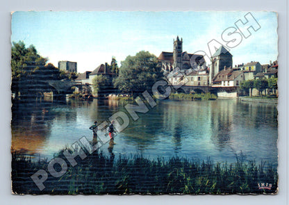 Pohlednice Francie Moret-sur-Loing řeka Loing a kostel (M37630)