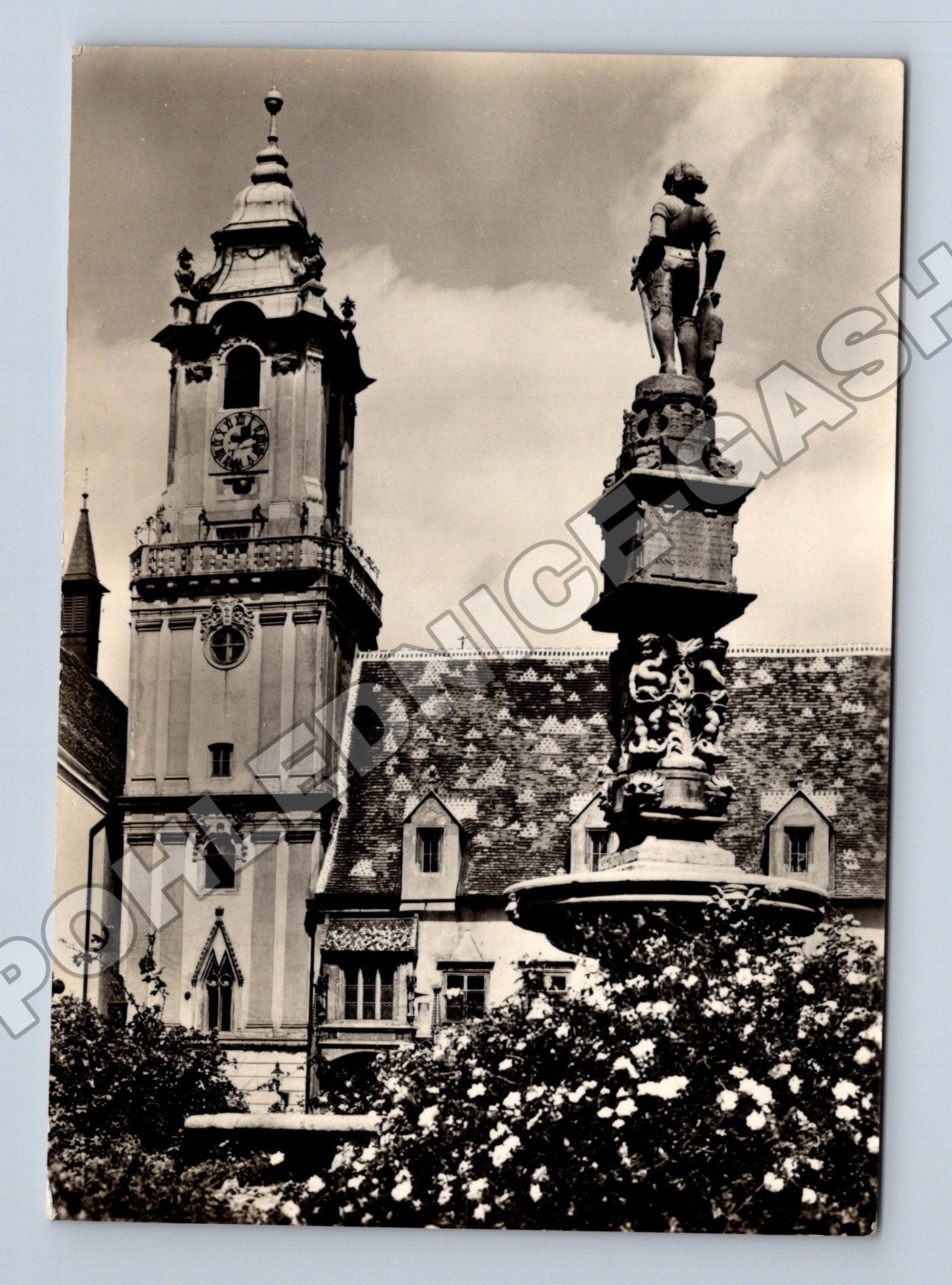 Pohlednice Slovensko Bratislava Stará radnice, fontána 1957 (M37836)
