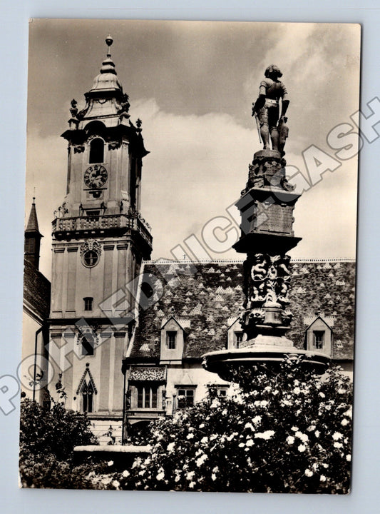 Pohlednice Slovensko Bratislava Stará radnice, fontána 1957 (M37836)