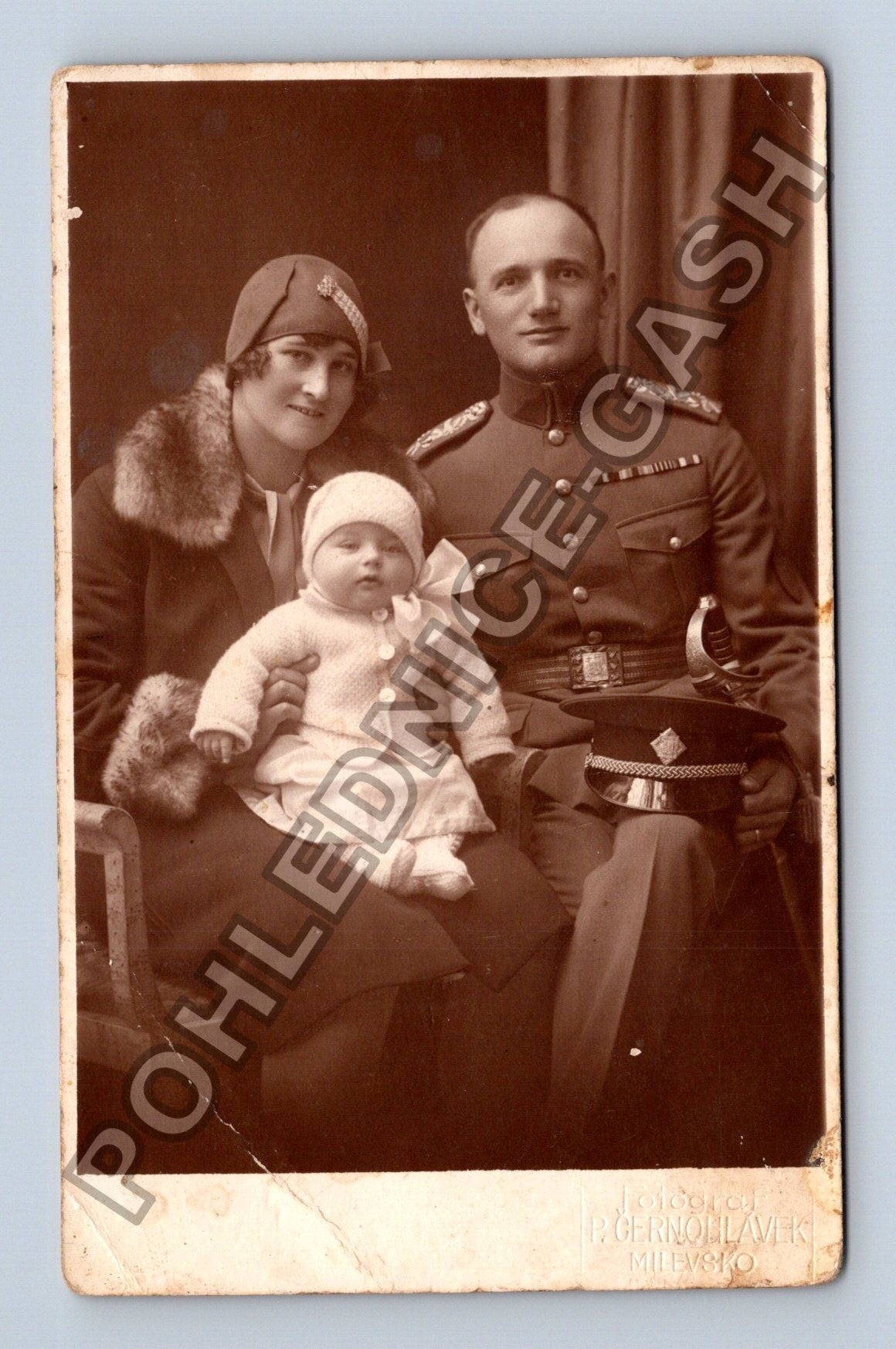 Pohlednice Rodinný portrét voják s manželkou a dítětem (M37956)