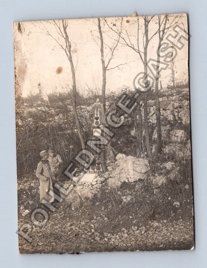 Stará fotografie Vojáci u pomníku I. světová válka (M37957)