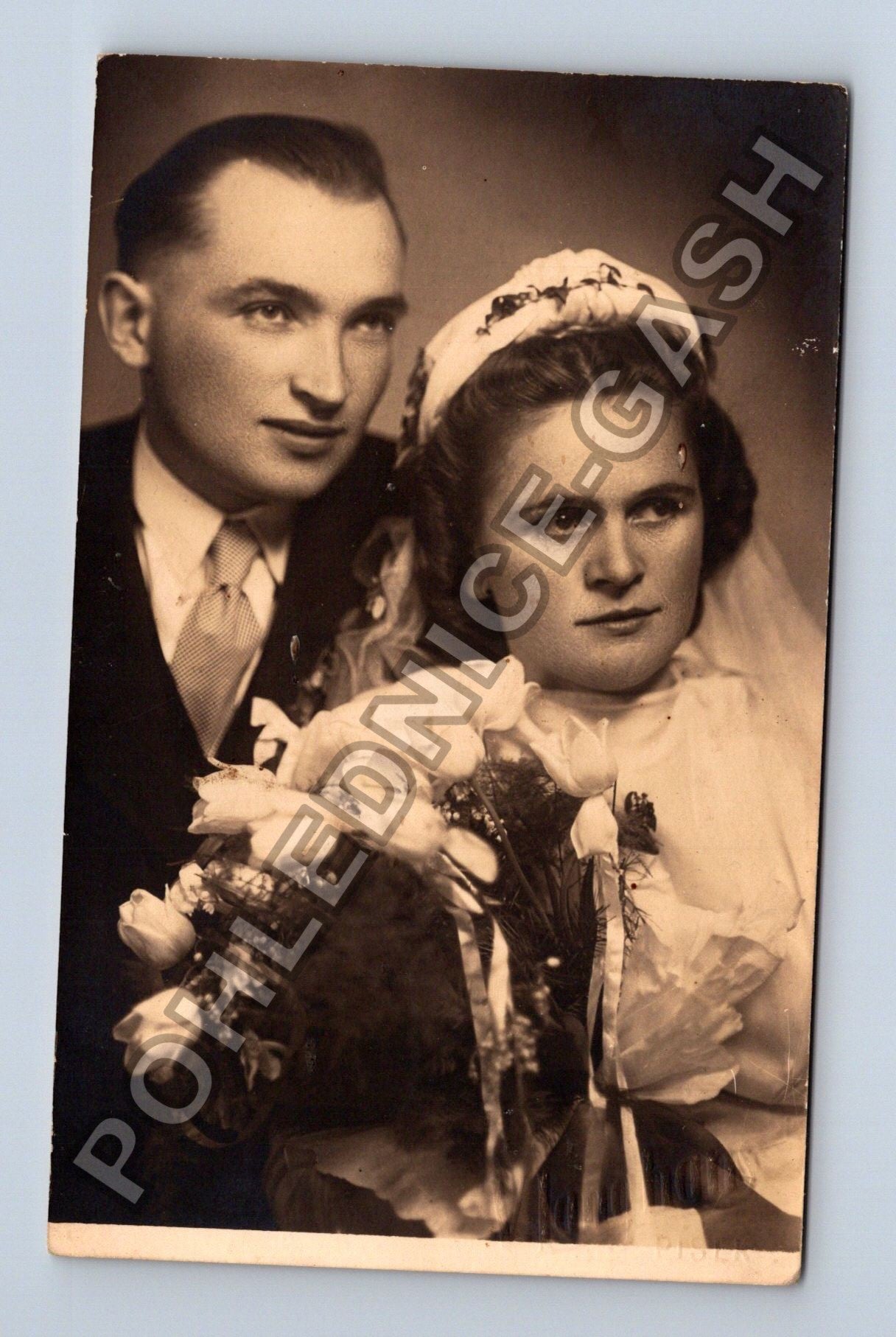 Pohlednice Svatební pár s kyticí (M37968)