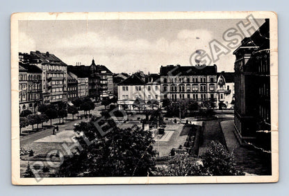 Pohlednice Plzeň náměstí budovy stromy 1942 (M37990)