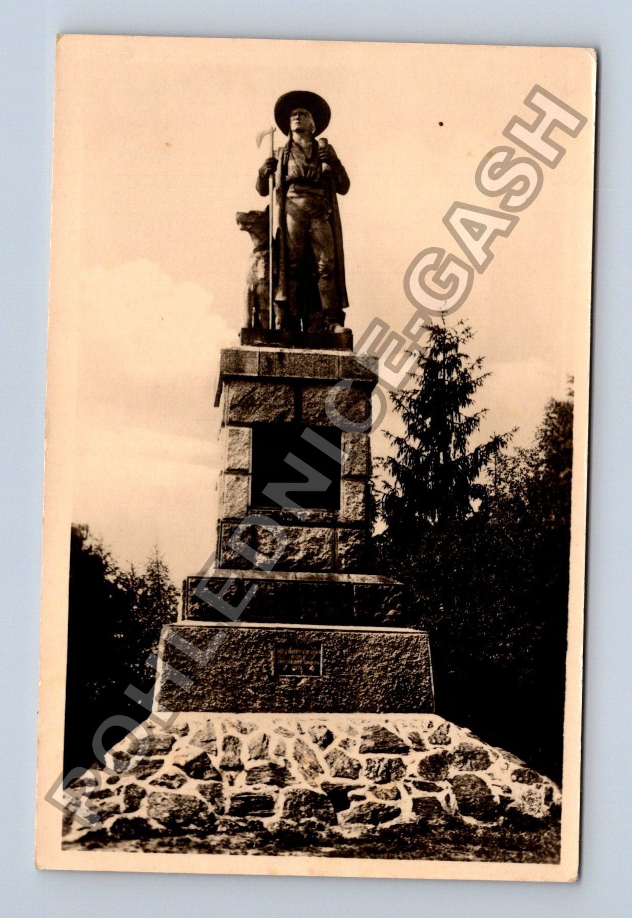 Pohlednice Šumava Domažlicko Kozinův pomník na Hrádku 1957 (M37999)
