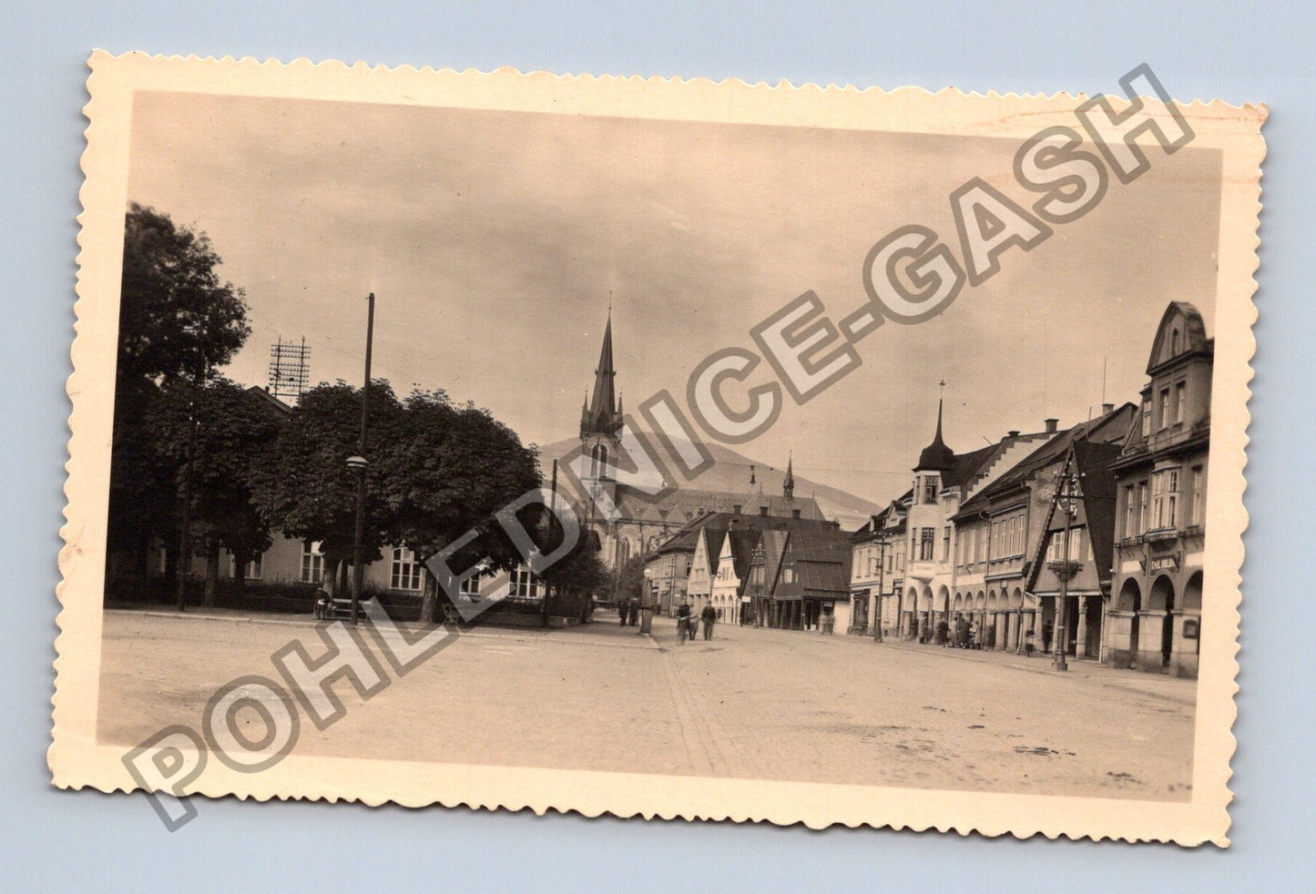 Pohlednice Vrchlabí ulice kostel (M38057)