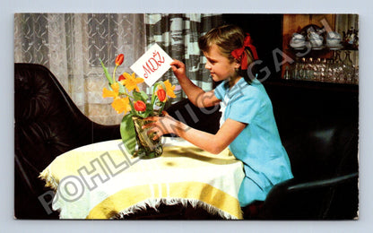 Pohlednice Dívka s kyticí tulipánů a přáním MDŽ (M38162)