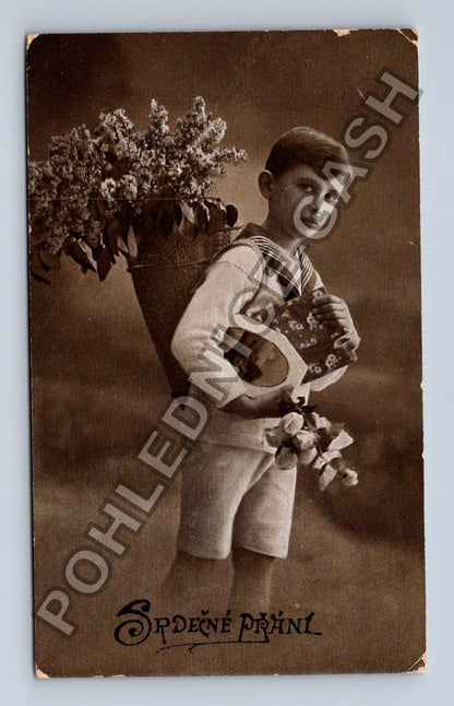 Pohlednice Chlapec s květinami Srdečné přání 1927 (M38182)