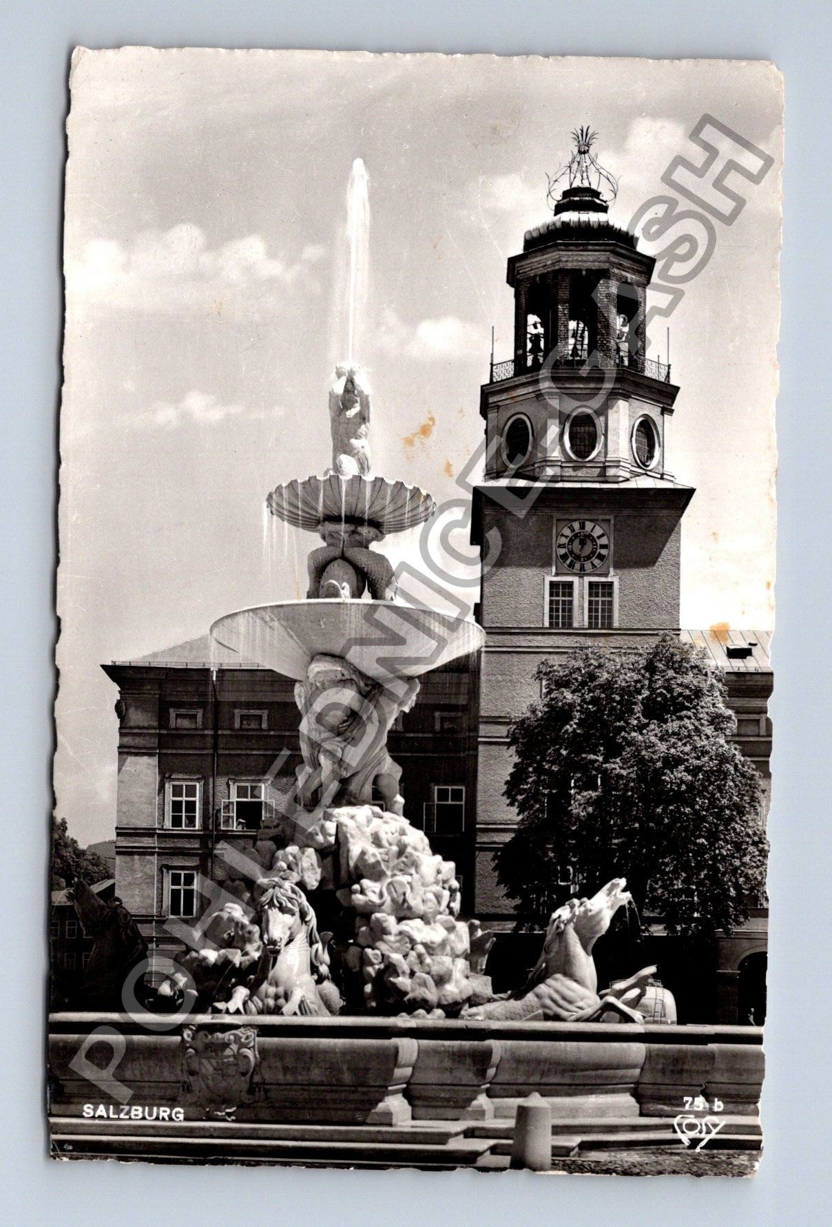 Pohlednice Salzburg Residenzbrunnen a Glockenspiel (M38374)