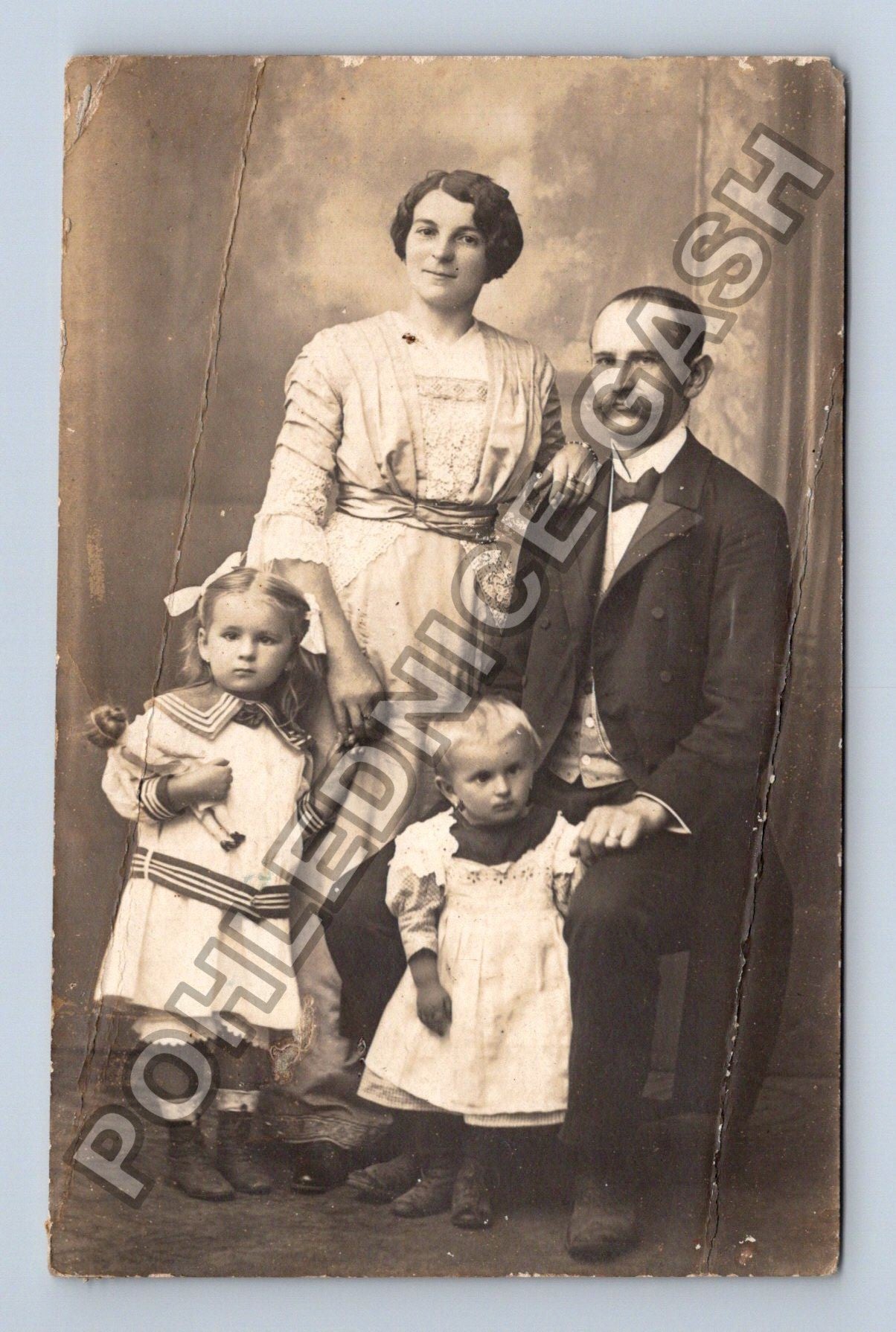 Pohlednice Rodinný portrét manželé a dvě děti 1914 (M38513)