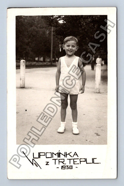 Stará fotografie Vzpomínka z Trutnov 1938 chlapec v plavkách (M38521)