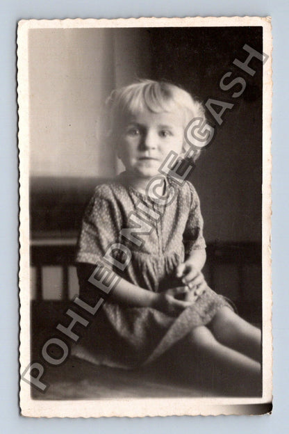 Pohlednice Dívka v šatech Biel Böhme und Mähren 1941 (M38523)