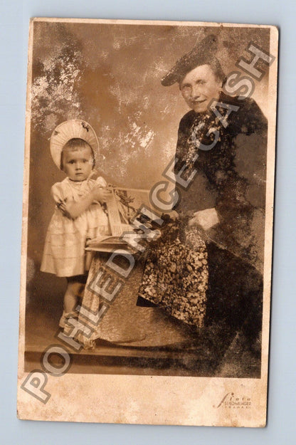 Stará fotografie portrét žena a dítě ateliér (M38525)