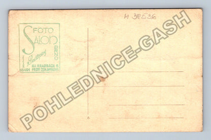 Dítě miminko ležící na břiše ateliérová fotografie (M38536)