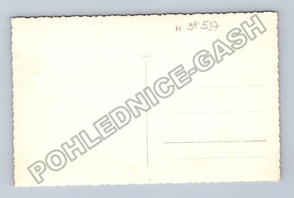Pohlednice Chlapec v bílém oblečení salutuje (M38537)
