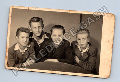Čtyři chlapci skupinová fotografie 1947 (M38538)