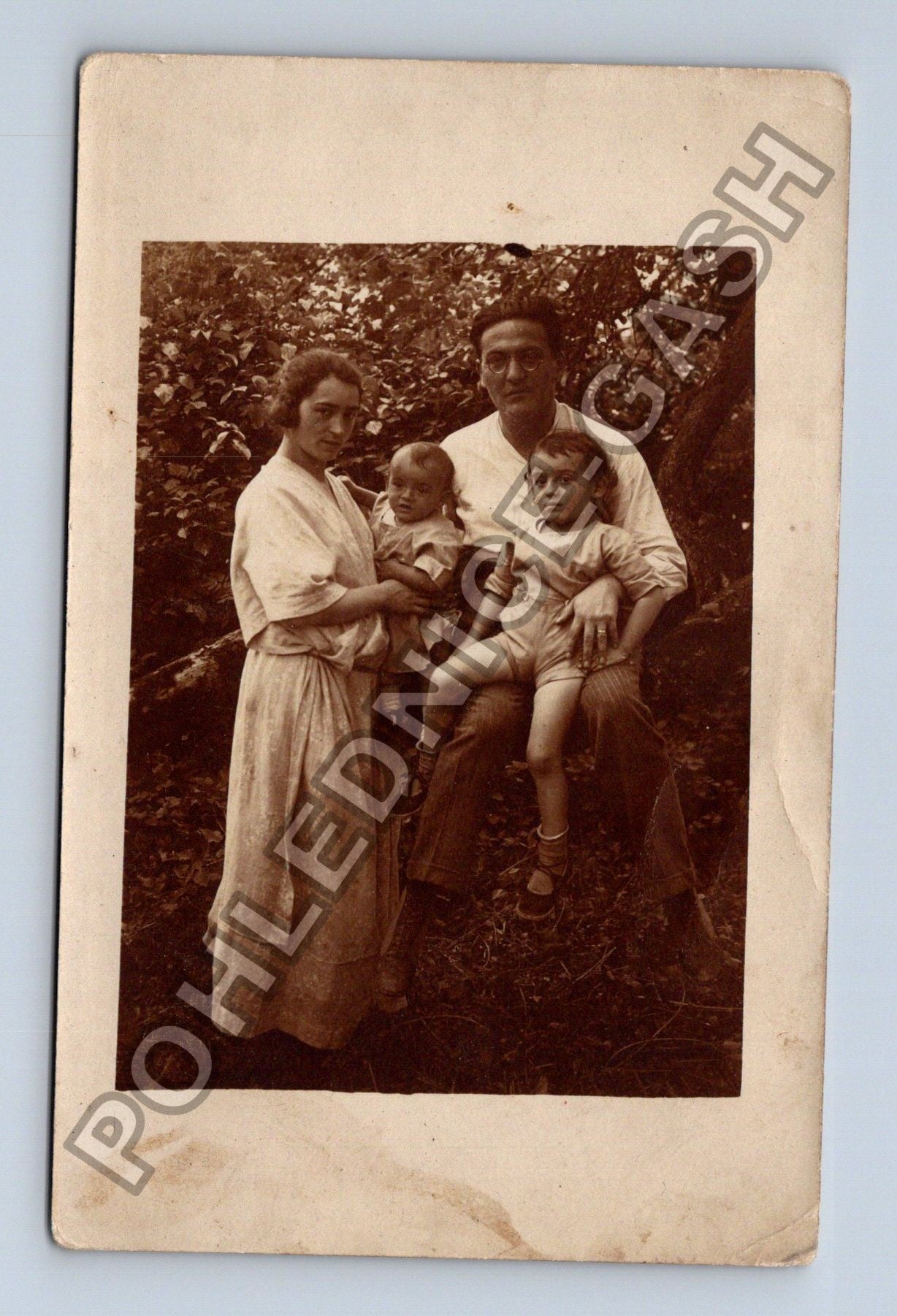 Pohlednice rodinná fotografie skupinový portrét (M38544)