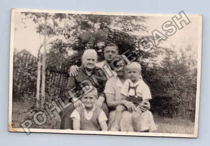 Pohlednice Rodinná fotografie s dětmi v zahradě (M38545)