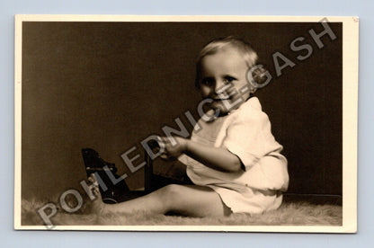 Pohlednice Dítě s hračkou ateliérová fotografie 1946 (M38564)