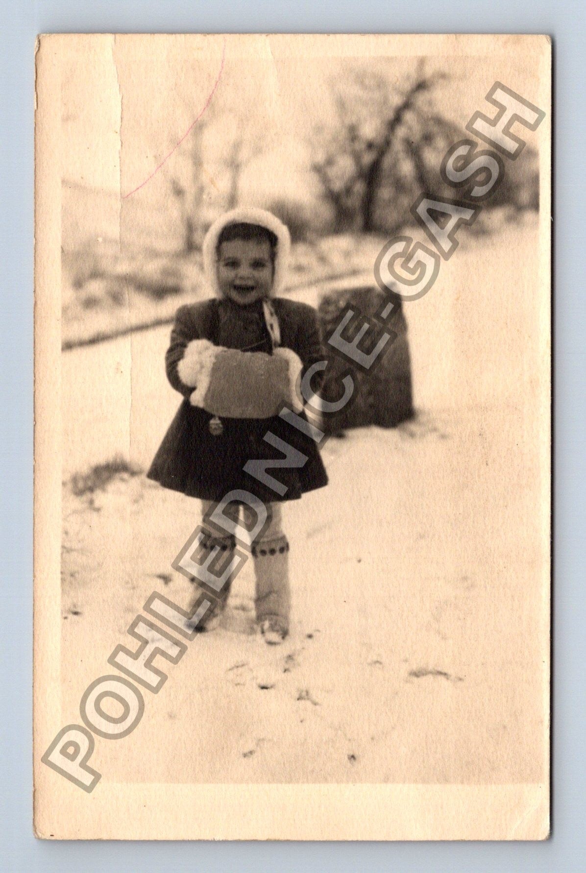 Pohlednice dítě v zimě sníh (M38575)