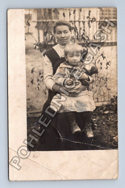 Pohlednice Matka s dítětem portrét (M38591)
