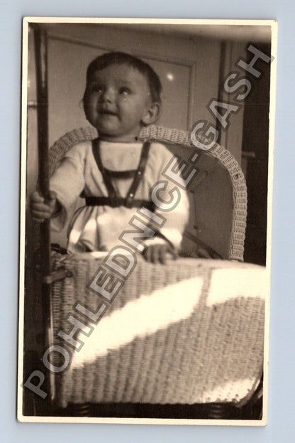 Stará fotografie Petříček doma 23. III. 47 (M38610)