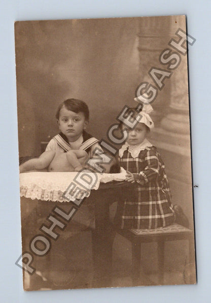 Stará fotografie Děti v ateliéru (M38611)